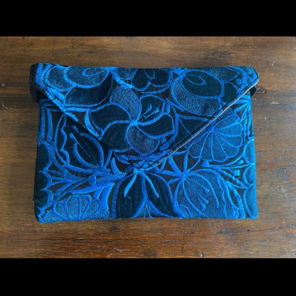 Red Clutch - Picture 4 of 4